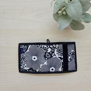 BAGGU Velcro Wallet in Woodblock Floral Black